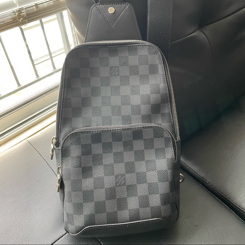 Louis Vuitton avenue sling bag